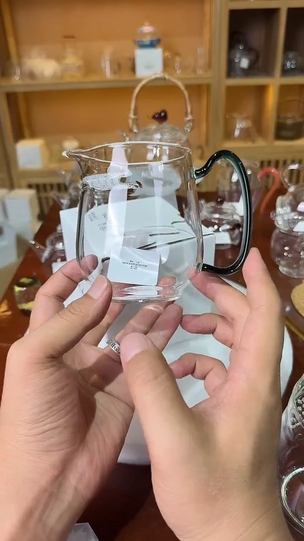 丰然月牙公杯湖绿。。。。。