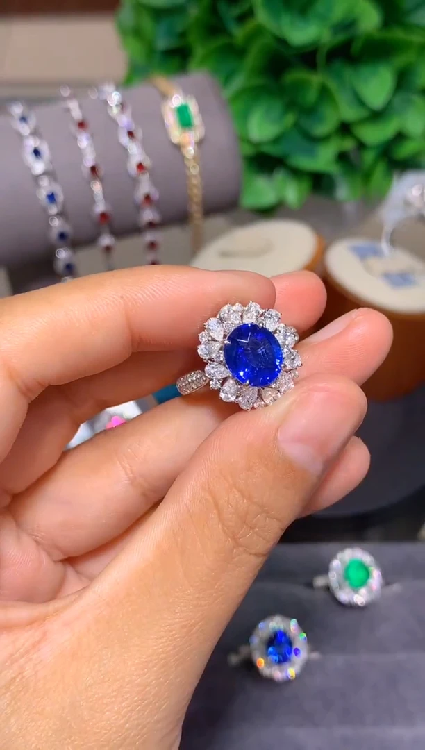 戒指蓝宝石18K金镶嵌2.59CT