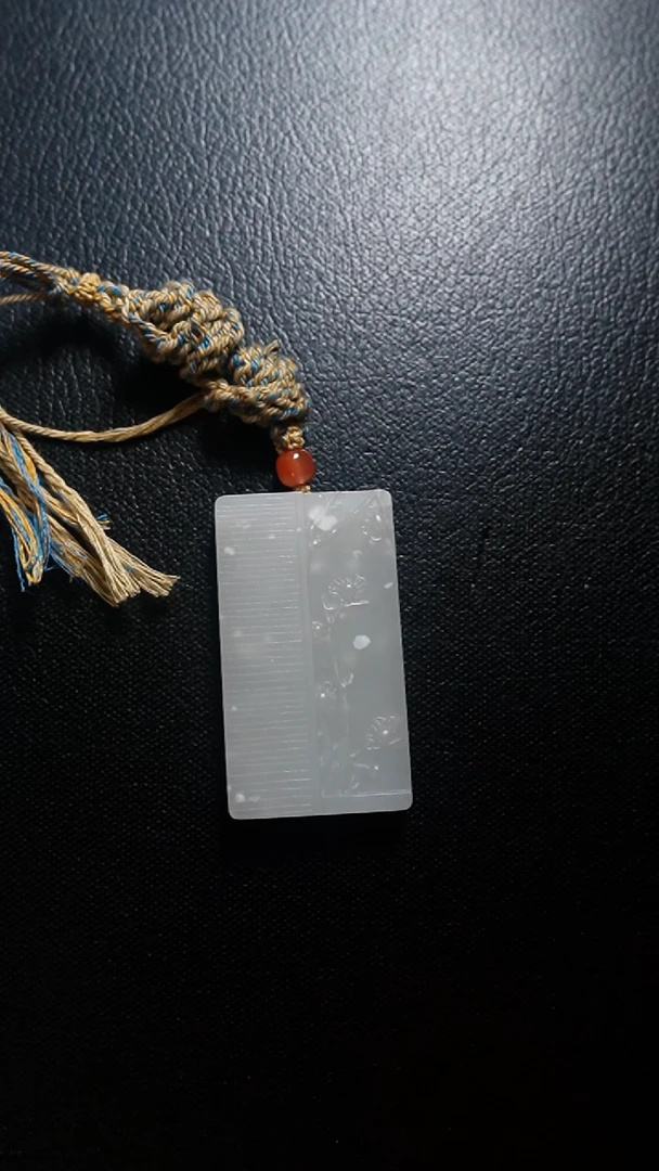 颈饰未镶嵌和田玉梅花牌