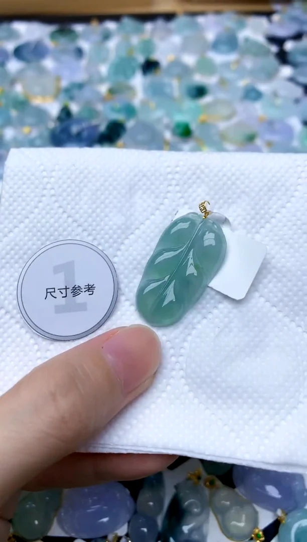 颈饰18K金镶嵌翡翠天然A货翡翠