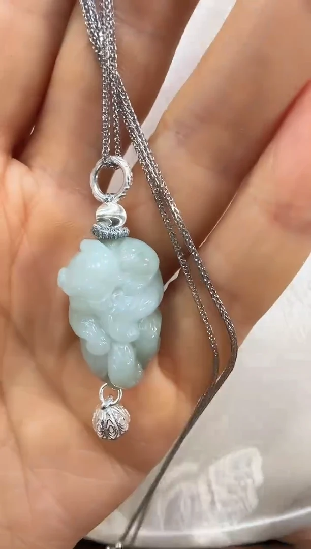 翡翠未镶嵌颈饰国风