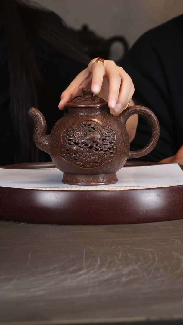 茶壶紫砂朱小华/红清水-云瑞西狮战福球壶-650cc