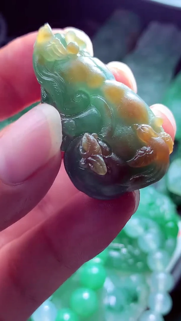 未镶嵌定制翡翠胡**?翡翠毛货定制