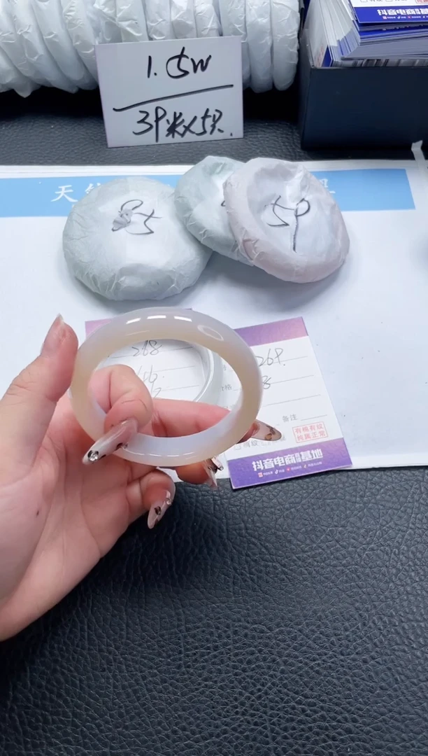 【闪购商品】石英质玉手镯未镶嵌269-58