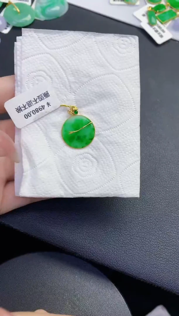 颈饰18K金镶嵌翡翠缅甸天然翡翠a货