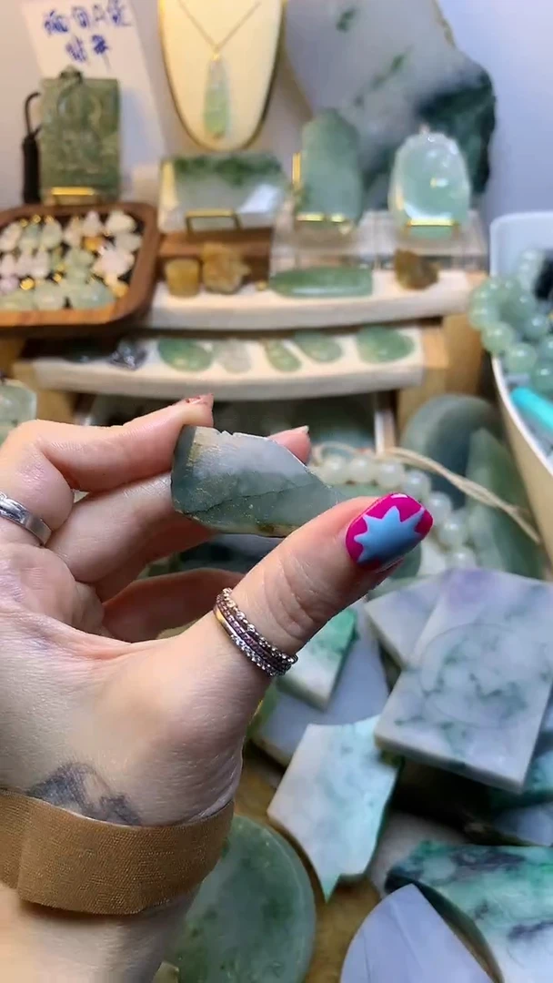 未镶嵌挂件翡翠缅甸A货翡翠,没有运费险,有纹有裂