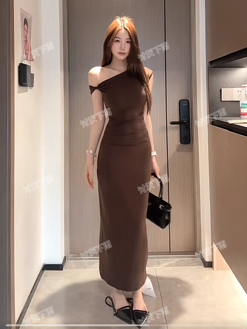 斜肩设计露肩短袖连衣裙女夏轻熟御姐紧身包臀裙子纯欲长裙 7043