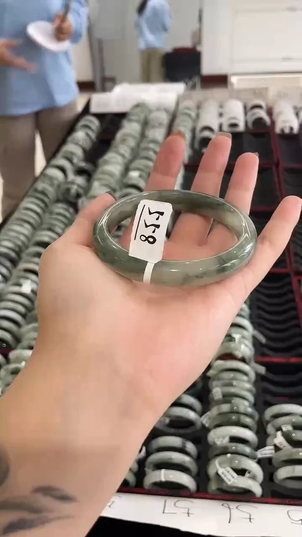 未镶嵌手镯石英质玉瑕558