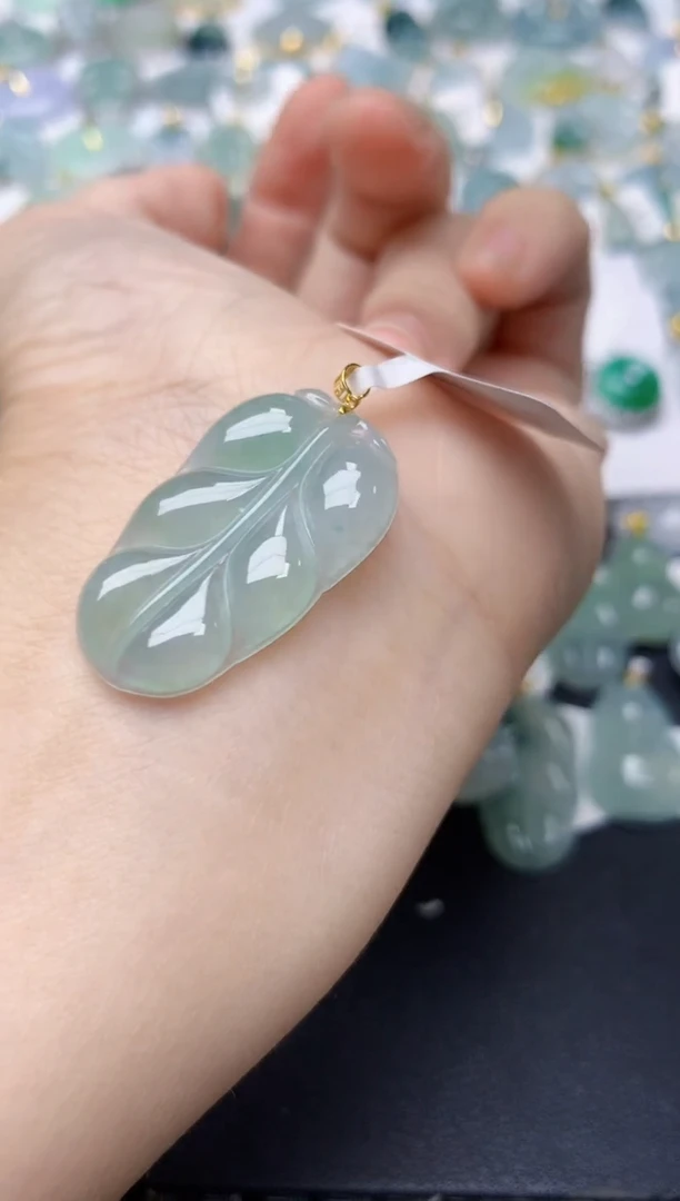 颈饰18K金镶嵌翡翠天然缅甸A货翡翠