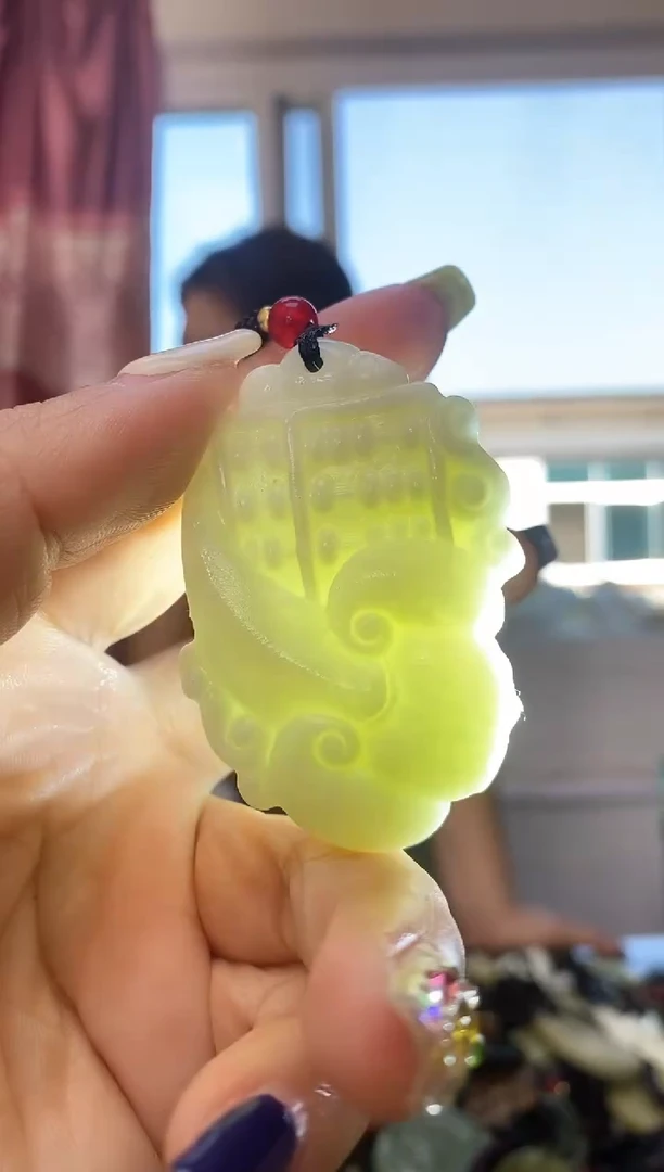 未镶嵌岫玉吊坠