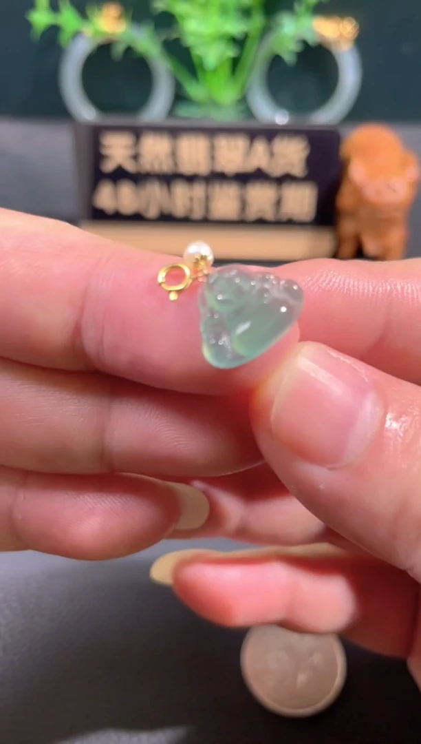 翡翠18K金镶嵌颈饰翡翠