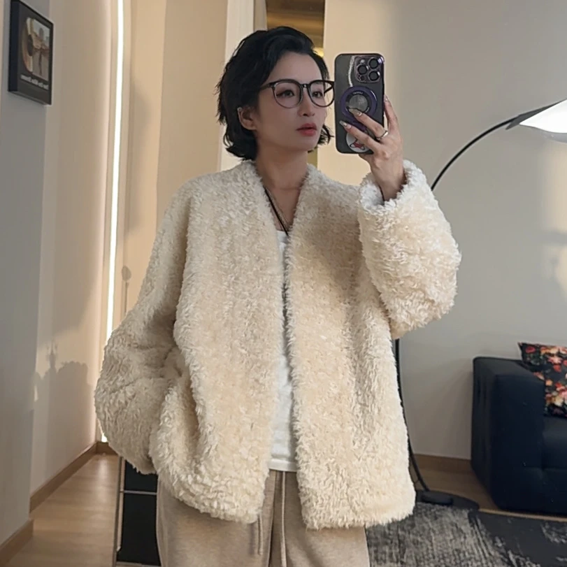 爱丁堡  2025冬季新款进口拉贡LACON皮毛一体中长款V领时尚外套女