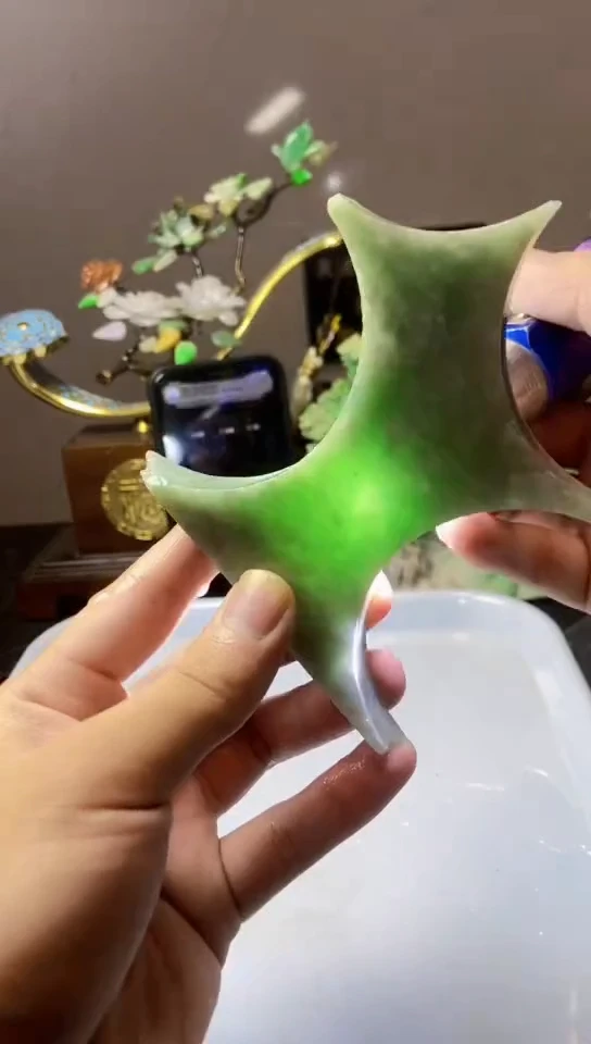 翡翠未镶嵌颈饰诚*天然A货翡翠