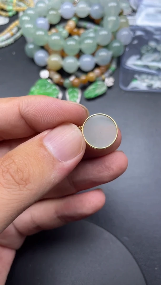 翡翠18K金镶嵌颈饰老梁寄售不退换