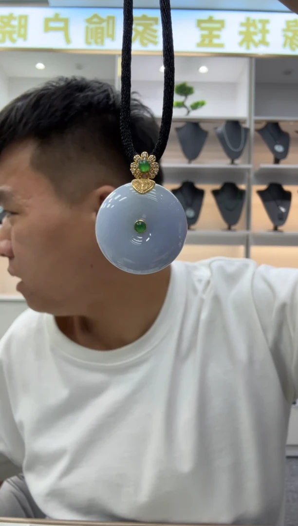 18K金镶嵌挂件翡翠M***贾天然翡翠A货孤品一件