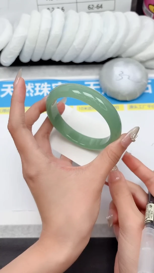 未镶嵌手镯石英质玉289-64.5