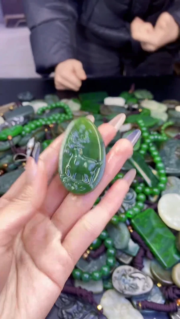 颈饰未镶嵌和田玉青**行1