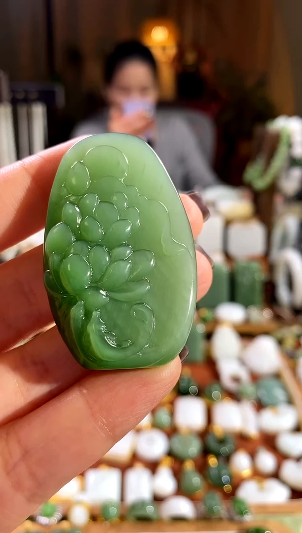 吊坠(赠链)未镶嵌和田玉.