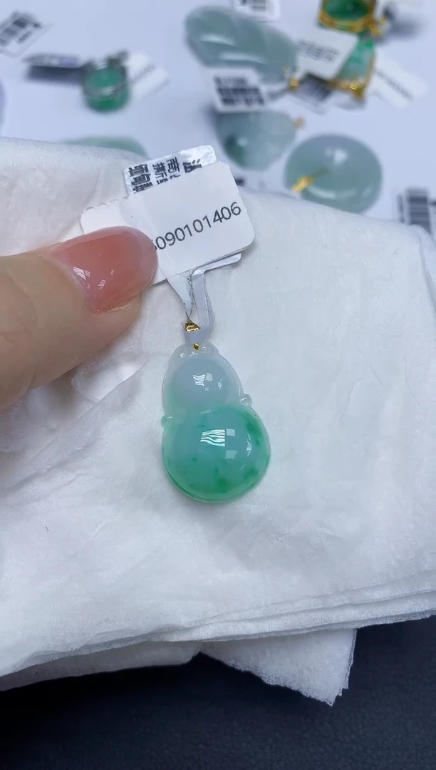 颈饰18K金镶嵌翡翠天然缅甸翡翠A货多样性发一件