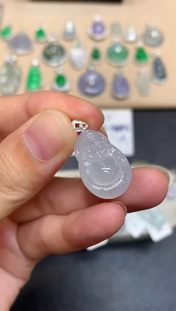 颈饰18K金镶嵌翡翠财神【无服务费【48小时鉴赏期】