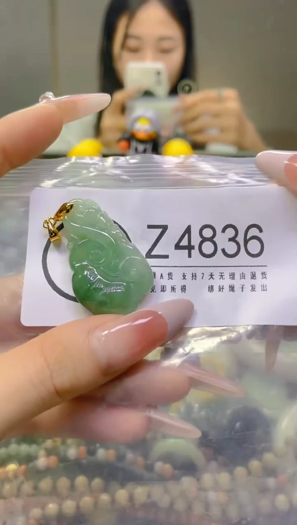 翡翠未镶嵌颈饰/Z/翡翠A货，一件也是批发价