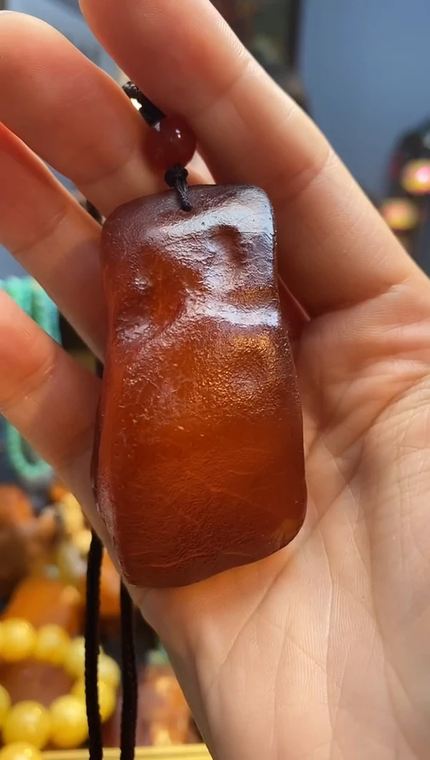 未镶嵌颈饰琥珀吊坠