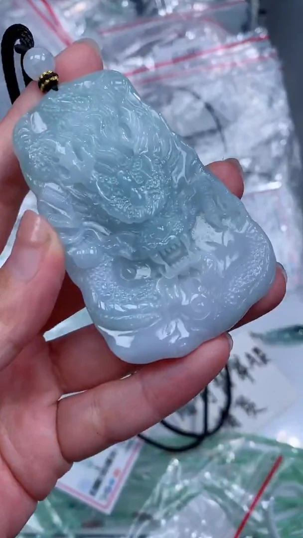 颈饰未镶嵌翡翠吊坠