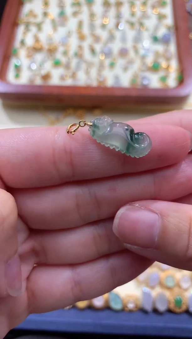 颈饰18K金镶嵌翡翠翡翠
