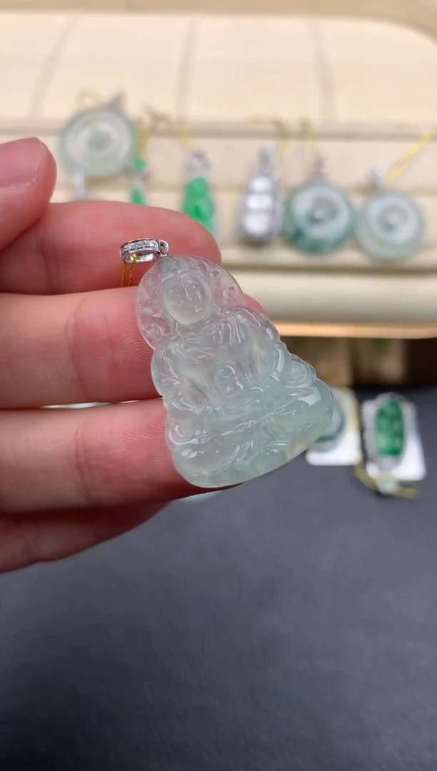 翡翠18K金镶嵌颈饰Q249