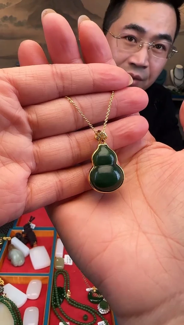 颈饰未镶嵌和田玉双面葫芦（带链子）