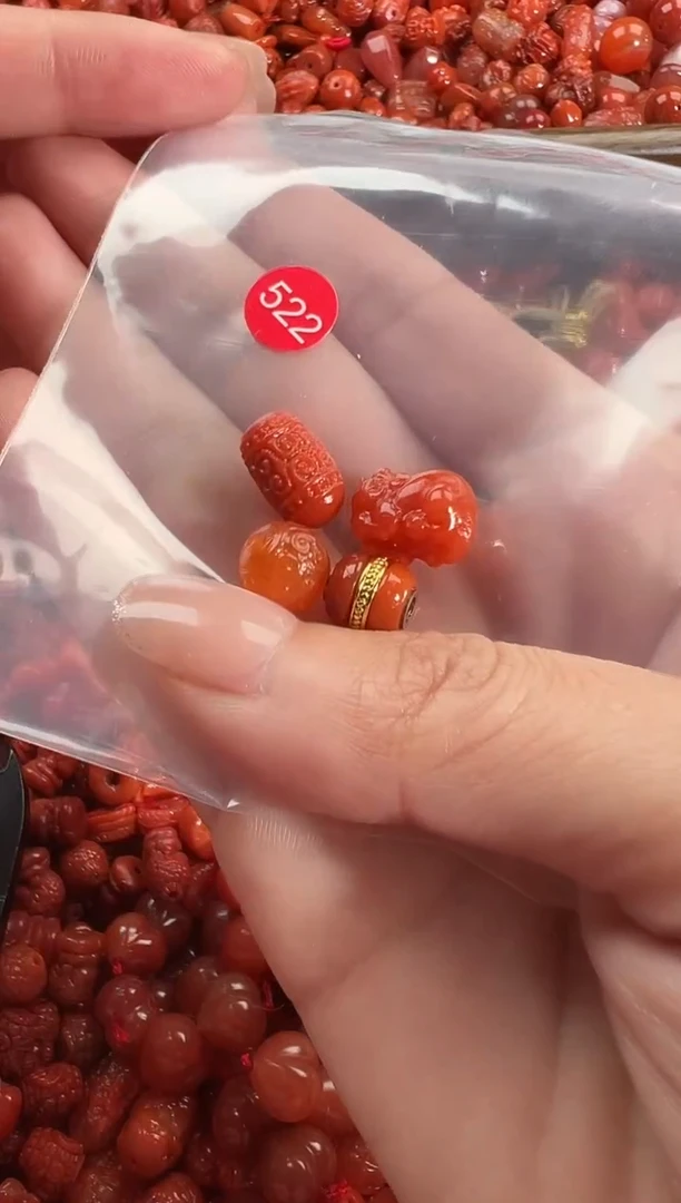 颈饰未镶嵌南红玛瑙1