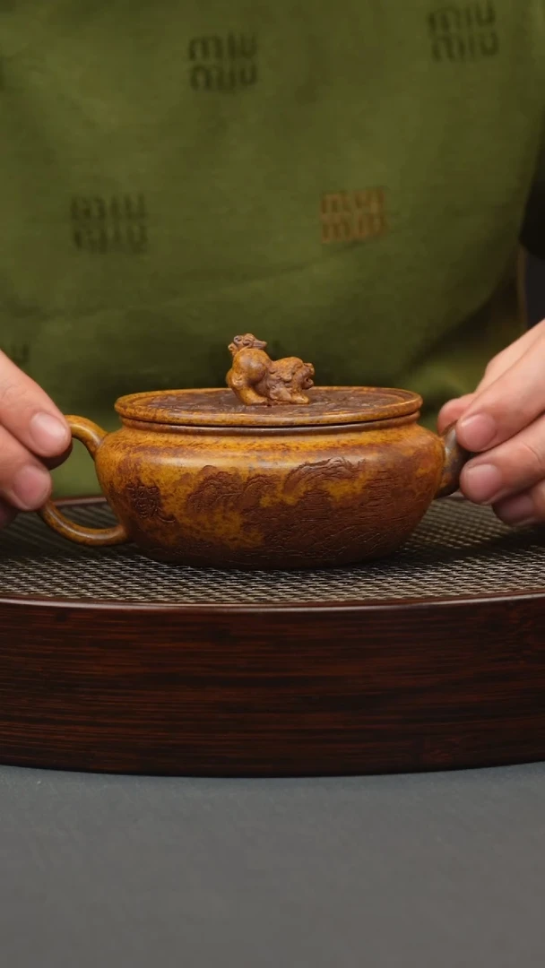 【闪购商品】紫砂茶壶龙骨金砂 狮钮周盘 刻绘