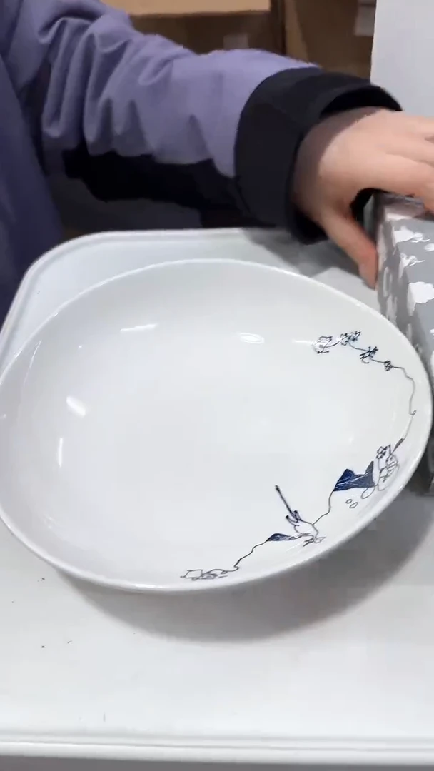 【闪购商品】瓷片姆明蓝白冒险8.25寸盘