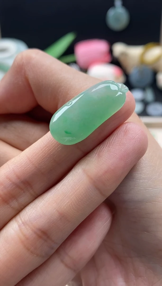 【闪购商品】翡翠颈饰未镶嵌翡翠果绿福瓜