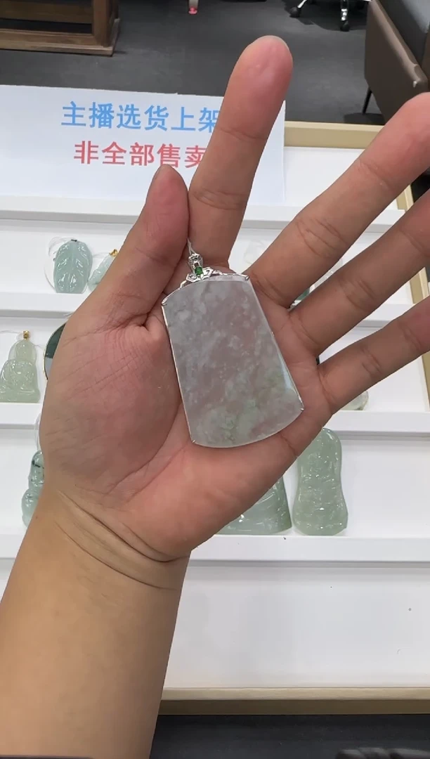 颈饰18K金镶嵌翡翠卖****头天然翡翠A货孤品一件