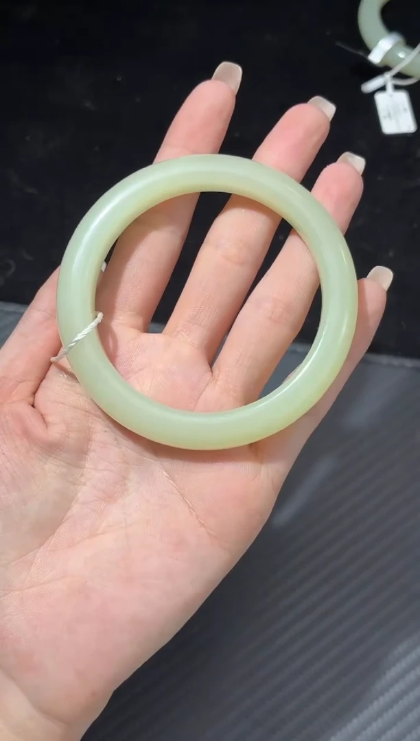 未镶嵌手镯和田玉若羌黄白口微色差57+手镯