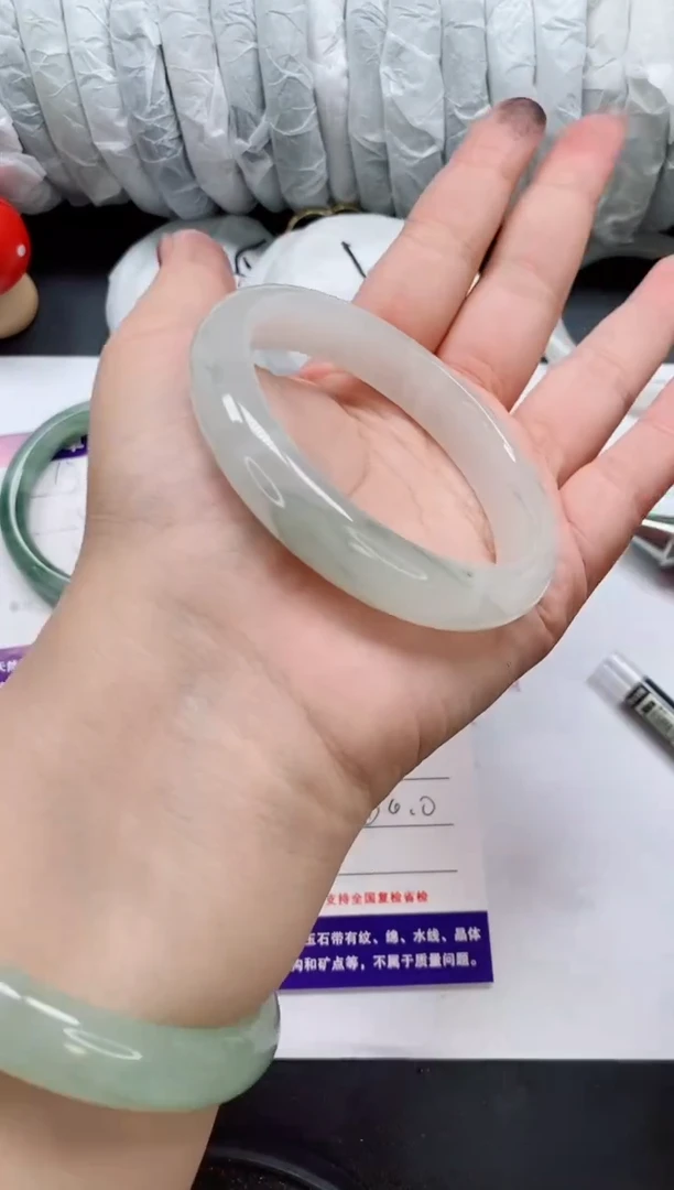 未镶嵌手镯石英质玉136/60-61