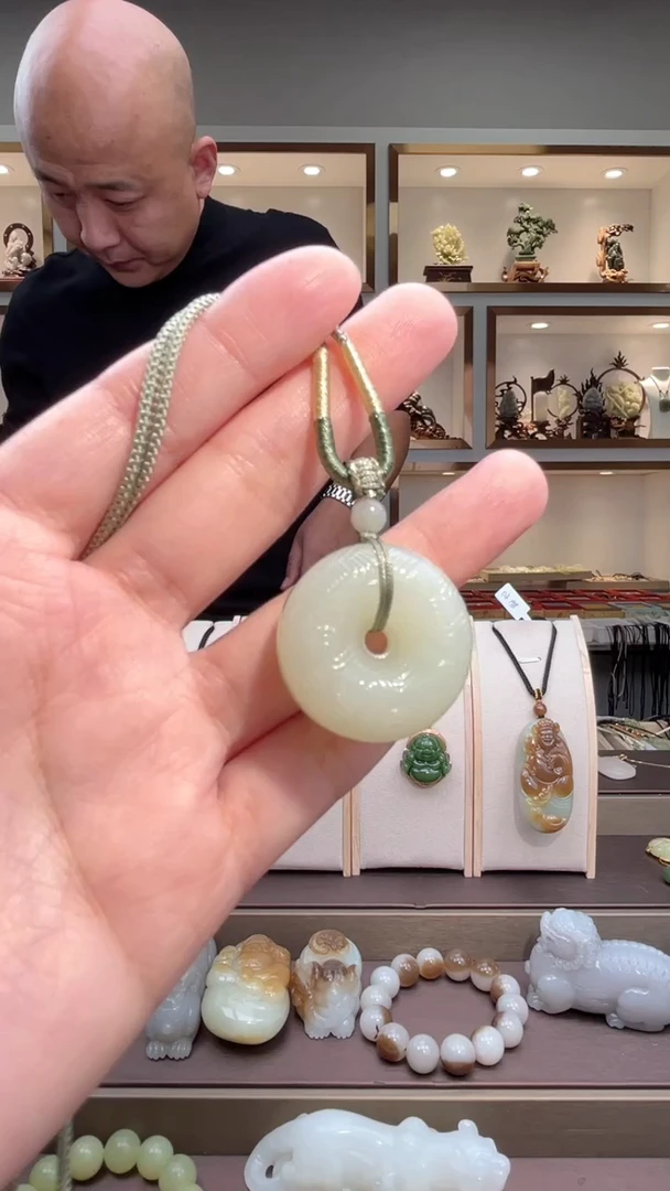 颈饰未镶嵌和田玉苏