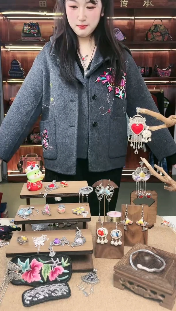 【闪购商品】织绣A12黔东南苗族刺绣