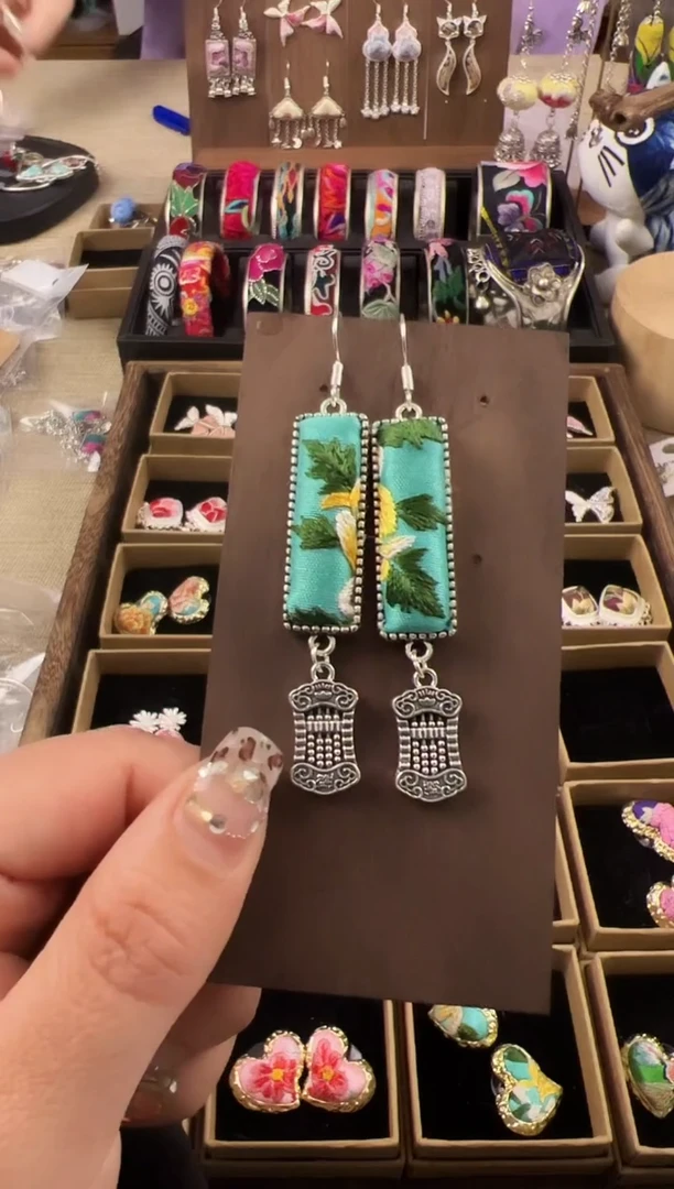 【闪购商品】织绣民族风老绣饰品189