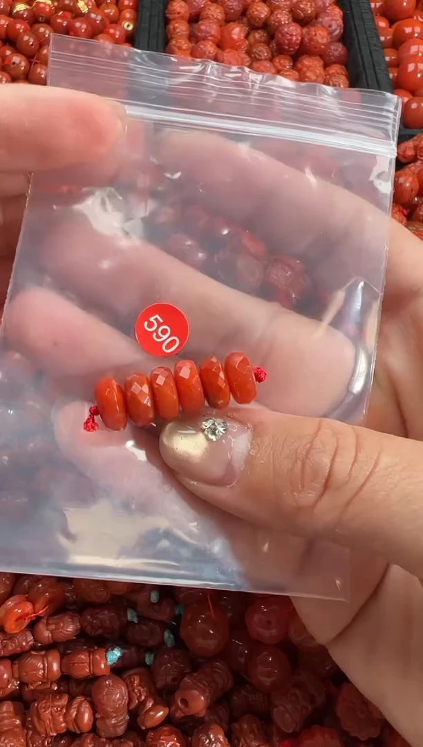 南红玛瑙合金颈饰1