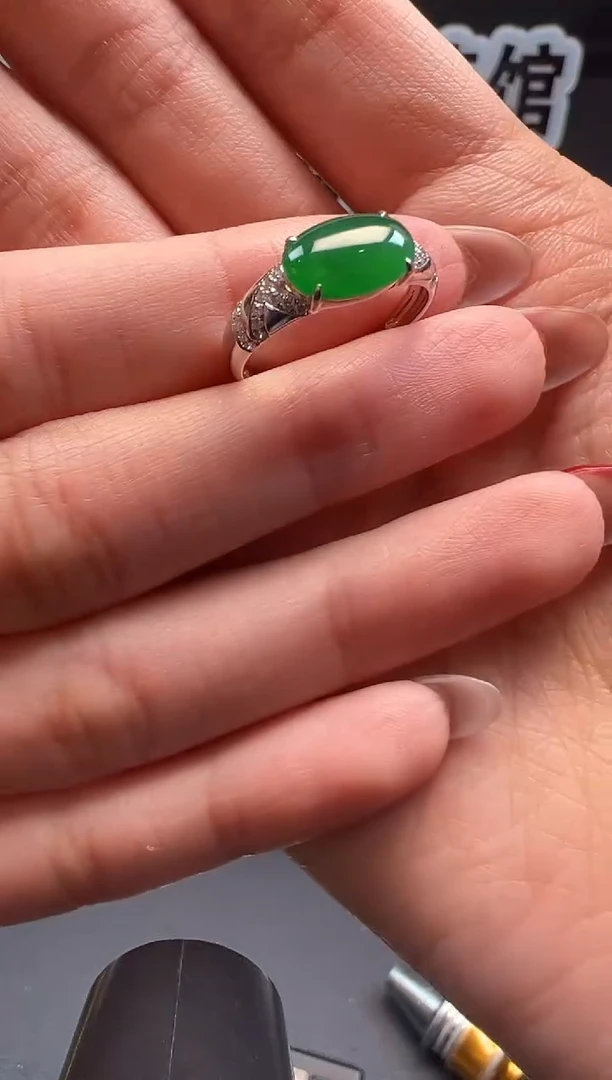 18K金镶嵌戒指翡翠缅甸珠宝严选
