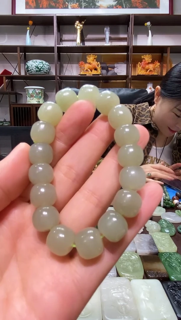 颈饰未镶嵌和田玉