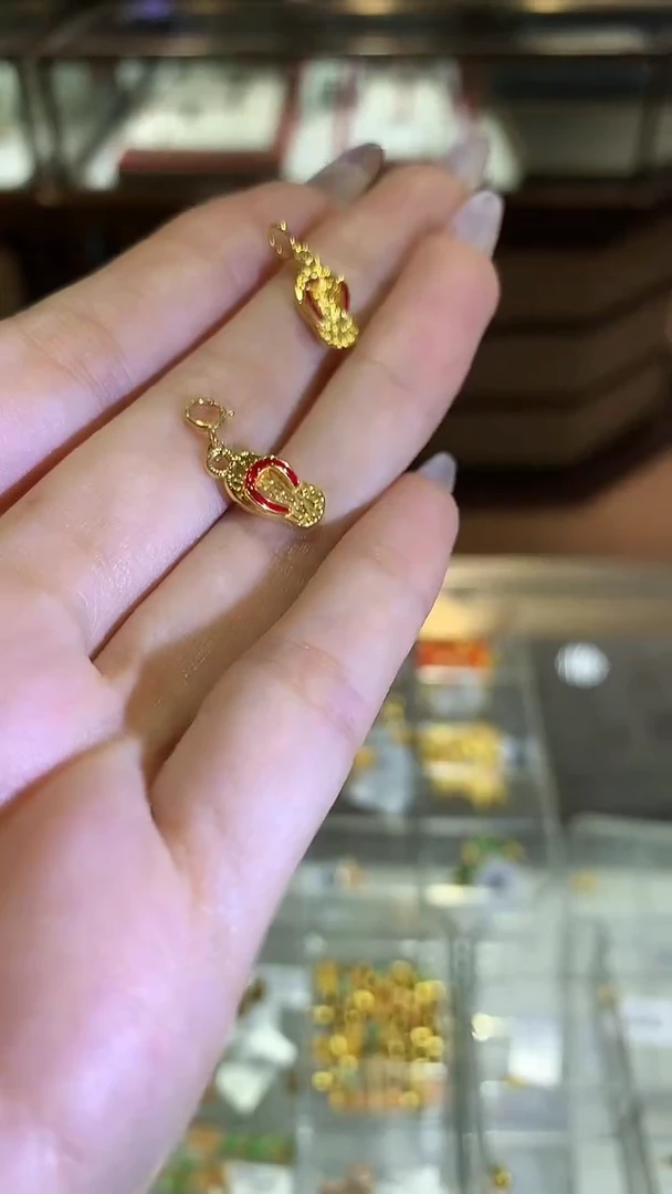 【闪购商品】18K金吊坠(不含链)小拖鞋多样性发一