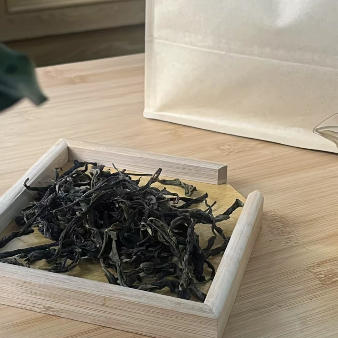 【易武麻黑古树黄片】晒青茶 200克装