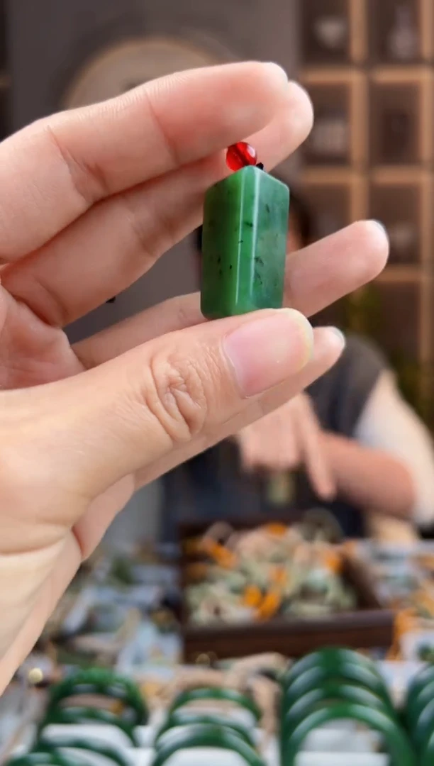 颈饰未镶嵌和田玉拍一发一，拍一发一