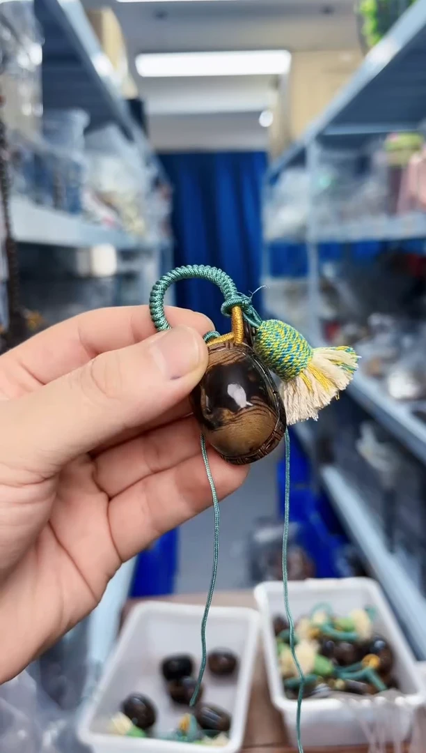 木小六富甲挂件一个