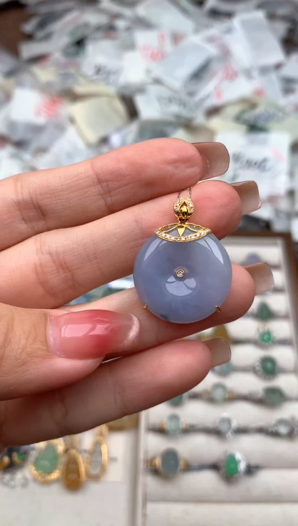 18K金镶嵌挂件翡翠一