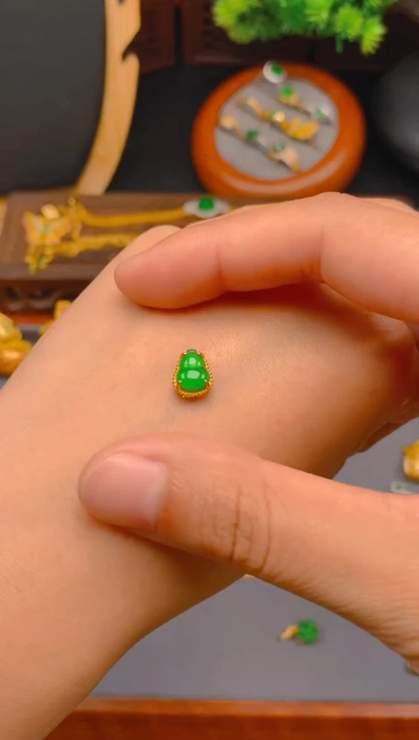 翡翠银S925镶嵌吊坠(不含链)穿孔葫芦