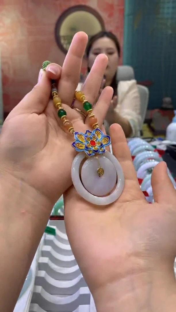 【闪购商品】翡翠吊坠(赠链)未镶嵌0000016/多样性发货